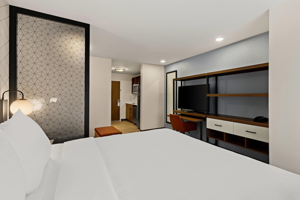 Everhome Suites Panama City Beach - 30A 17/60