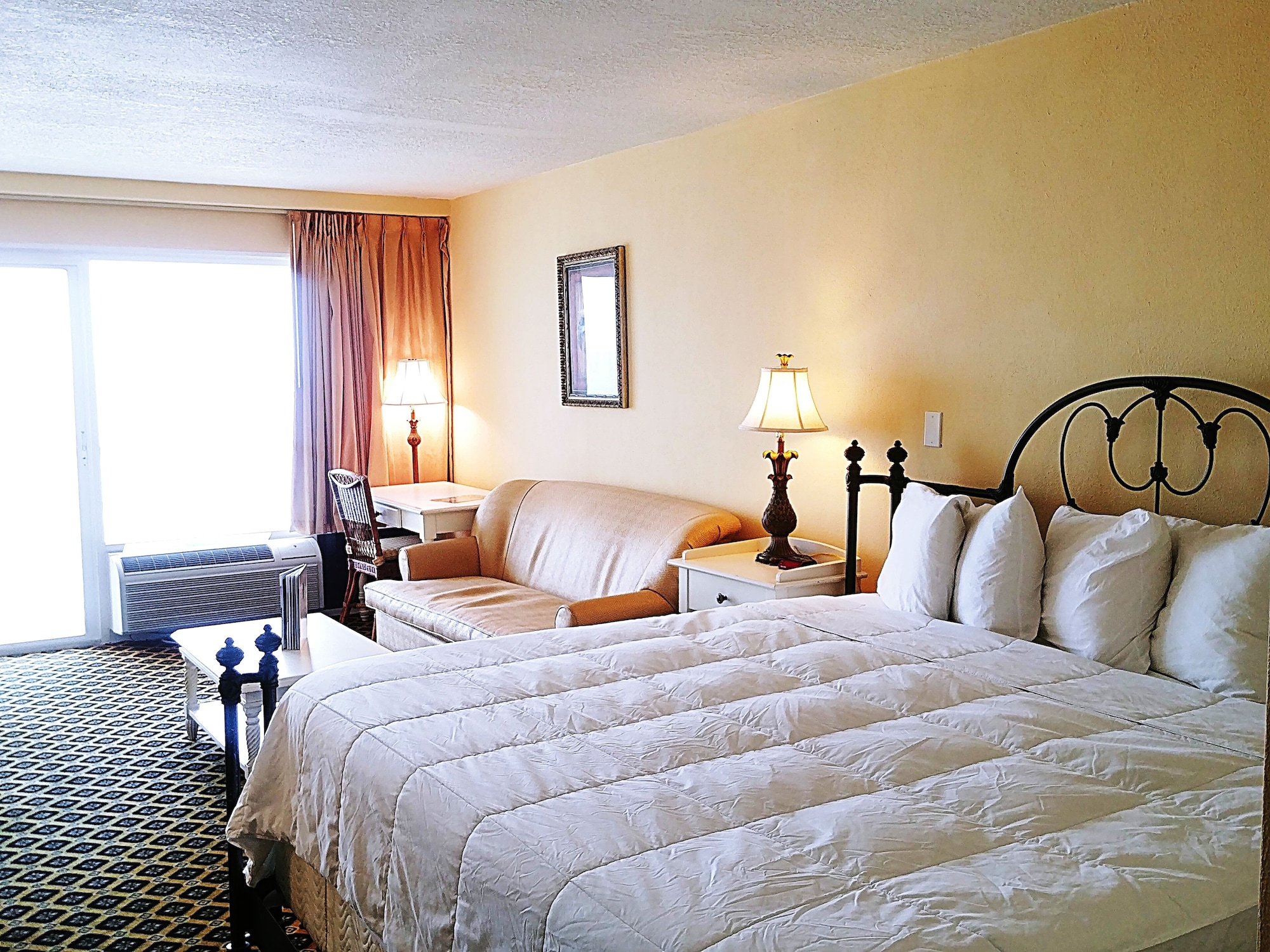 ROOM, KING BED, OCEAN FRONT
