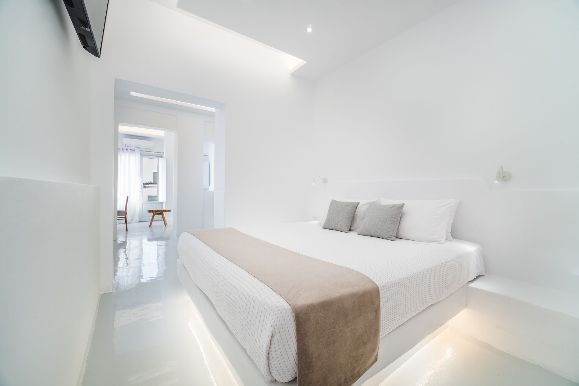 Deluxe, Suite, King Bed, Caldera View, Sofa, Hot Tub