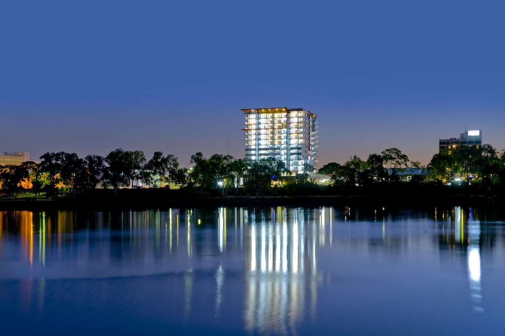 The Edge Apartment Hotel 21/22