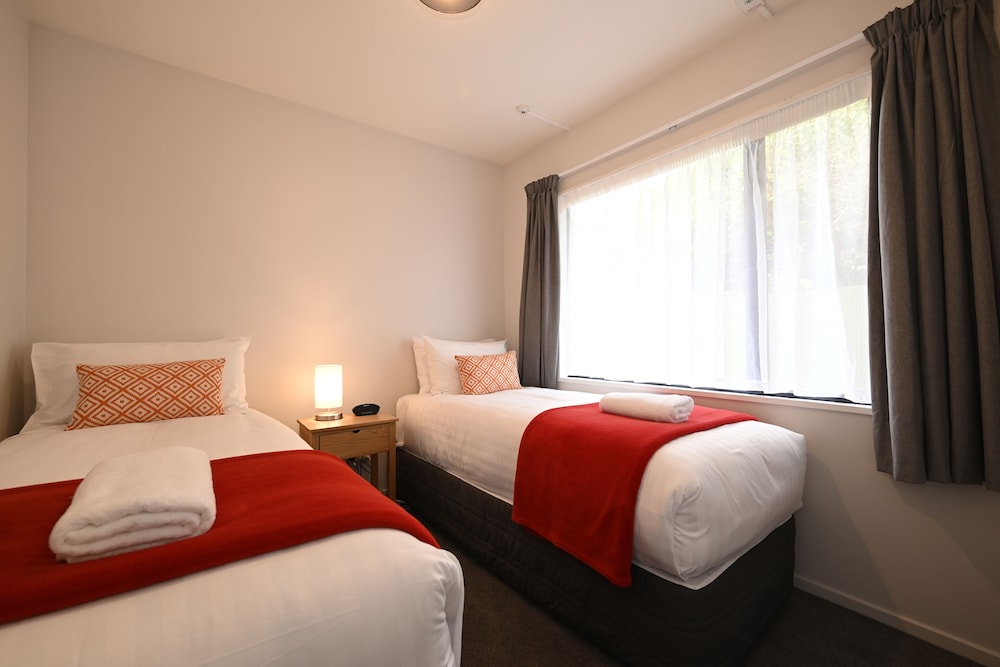 2 BEDROOMS, FAMILY, APARTMENT, HOT TUB, KITCHENETTE
