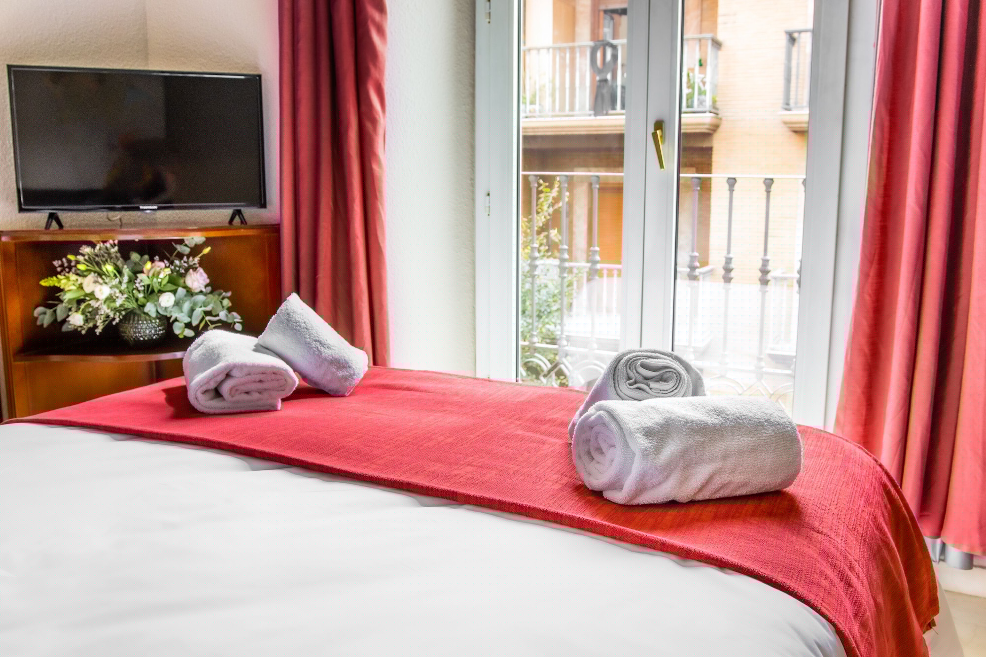 ROOM, SINGLE, DOUBLE BED
