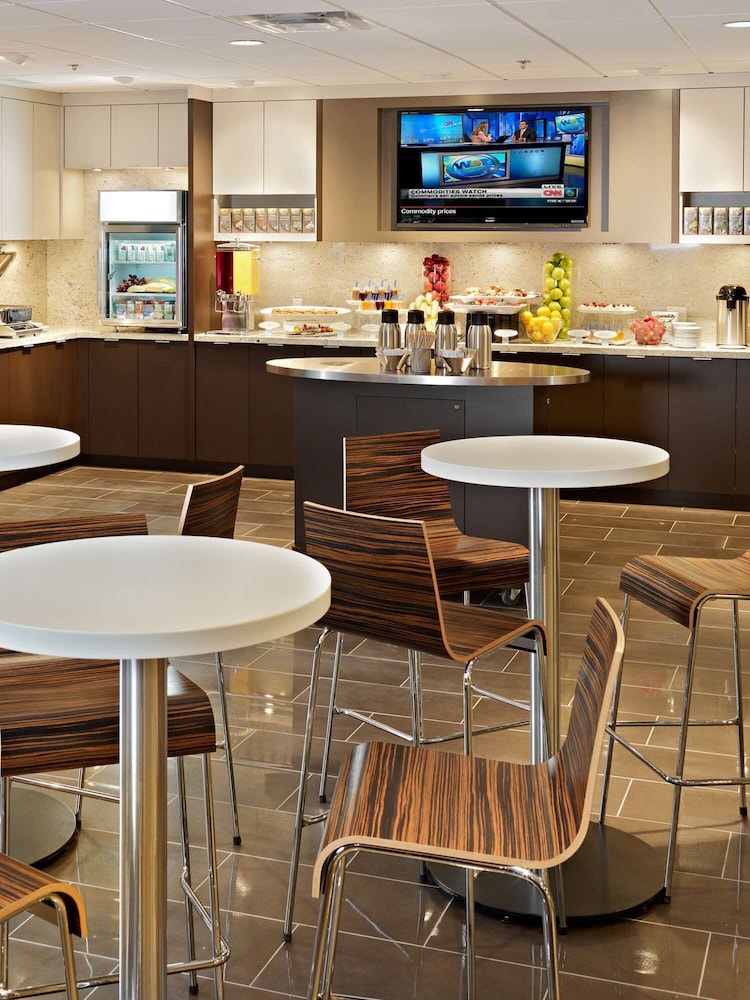 Doubletree By Hilton Hotel & Conference Centre Regina 56/80