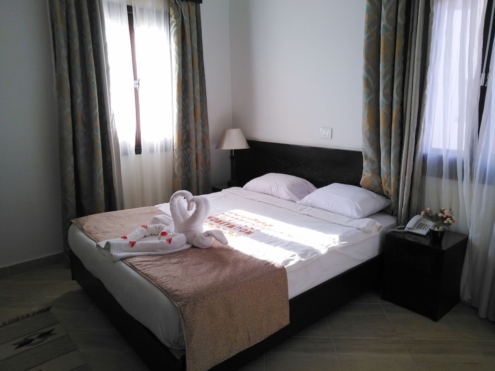 ROHANOU BEACH RESORT AND ECOLODGE 7/35