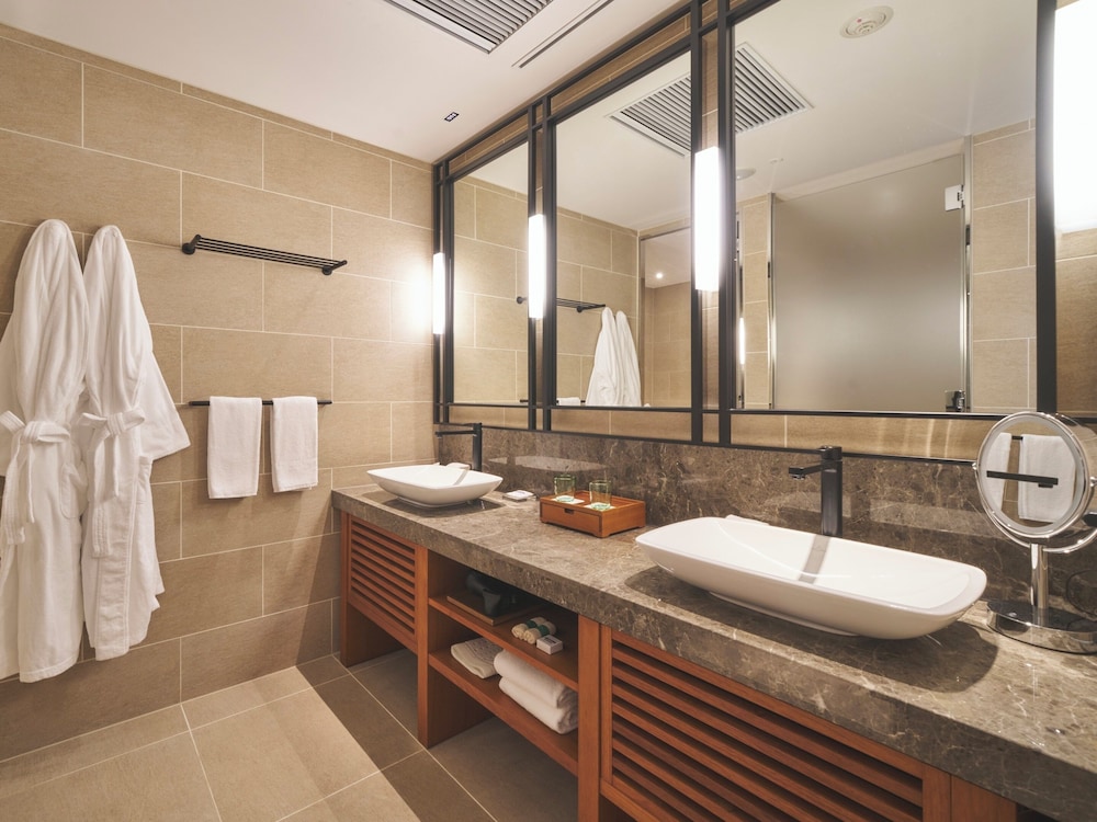 Hyatt Regency Seragaki Island Okinawa 71/72