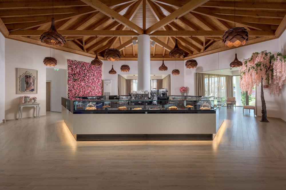 La Marquise Luxury Resort Complex 14/71