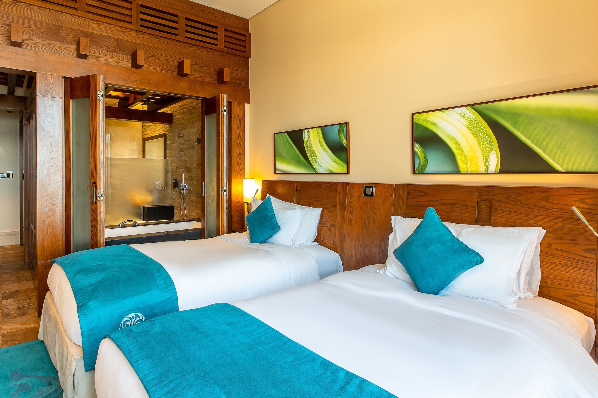 LUXURY, TWIN BEDS, PALM VIEW, BALCONY