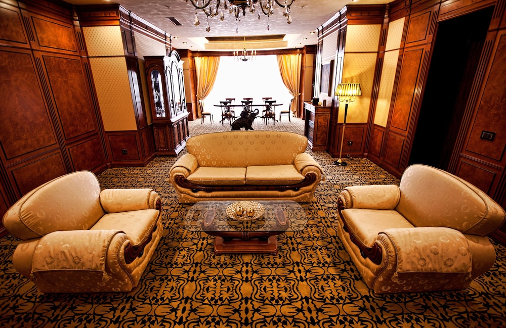 Multi Grand Hotel 44/68