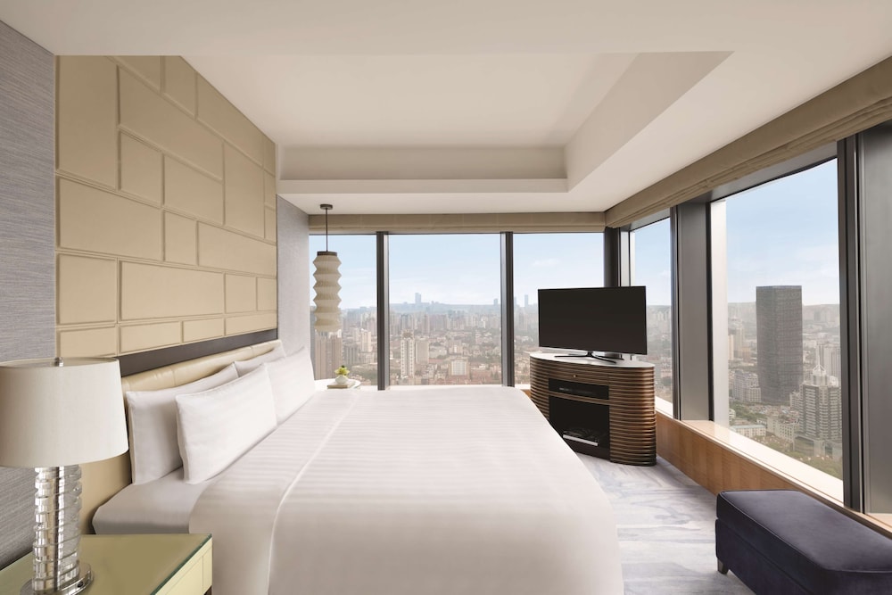 PREMIER, KING BED