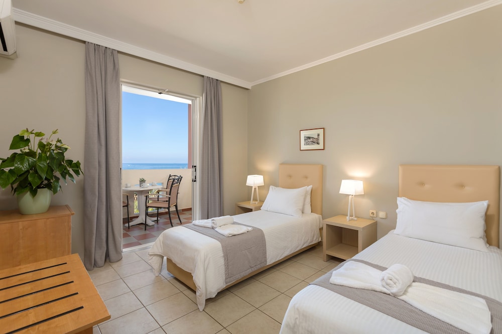 Xenos Kamara Beach 18/70