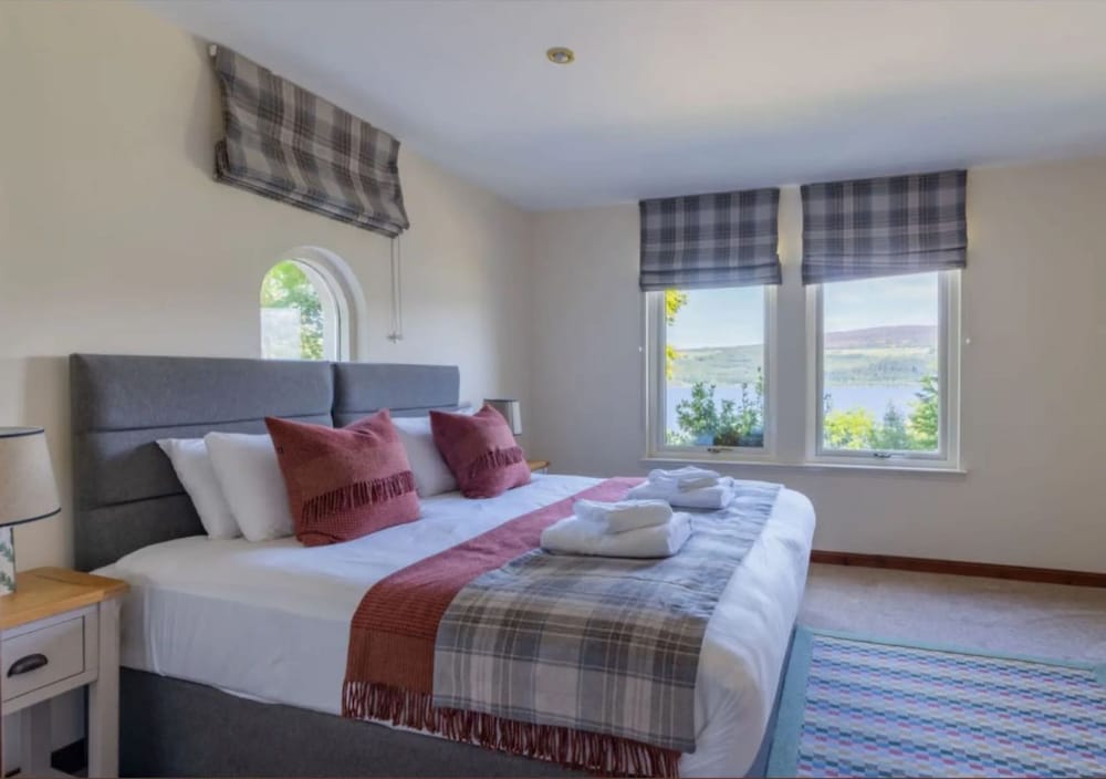 1 BEDROOM, COTTAGE, LAKE VIEW