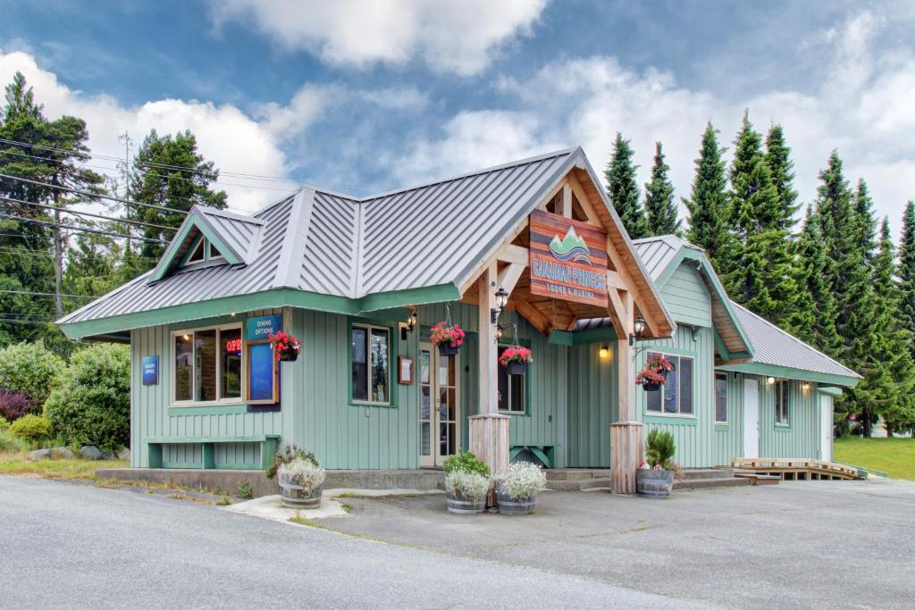 Canadian Princess Lodge 6/35