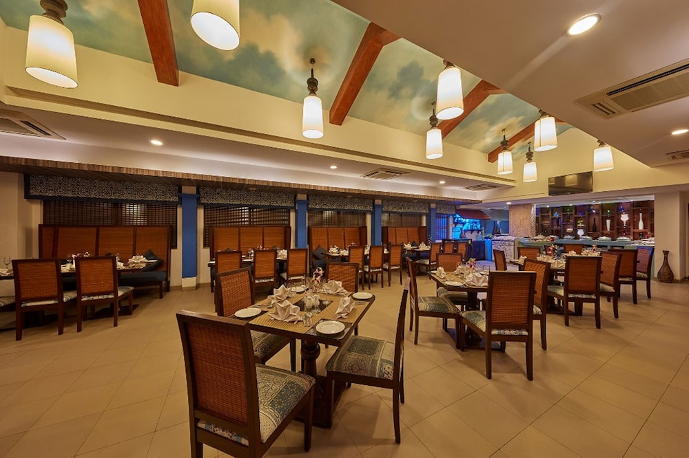 Royal Orchid Beach Resort & Spa, Goa 44/67