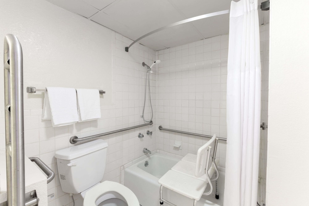 Days Inn By Wyndham Oklahoma City Fairground 14/19