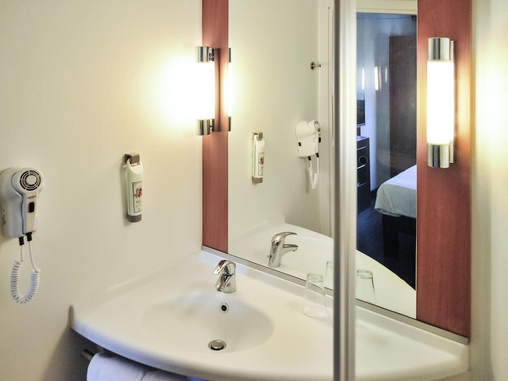 Ibis Sofia Airport Hotel 57/60