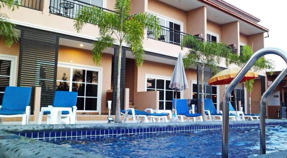 4 Palms Resort 42/45