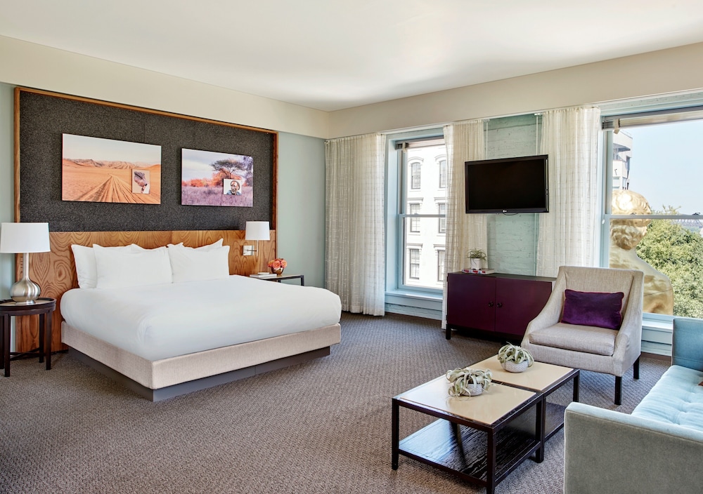 Suite, Corner