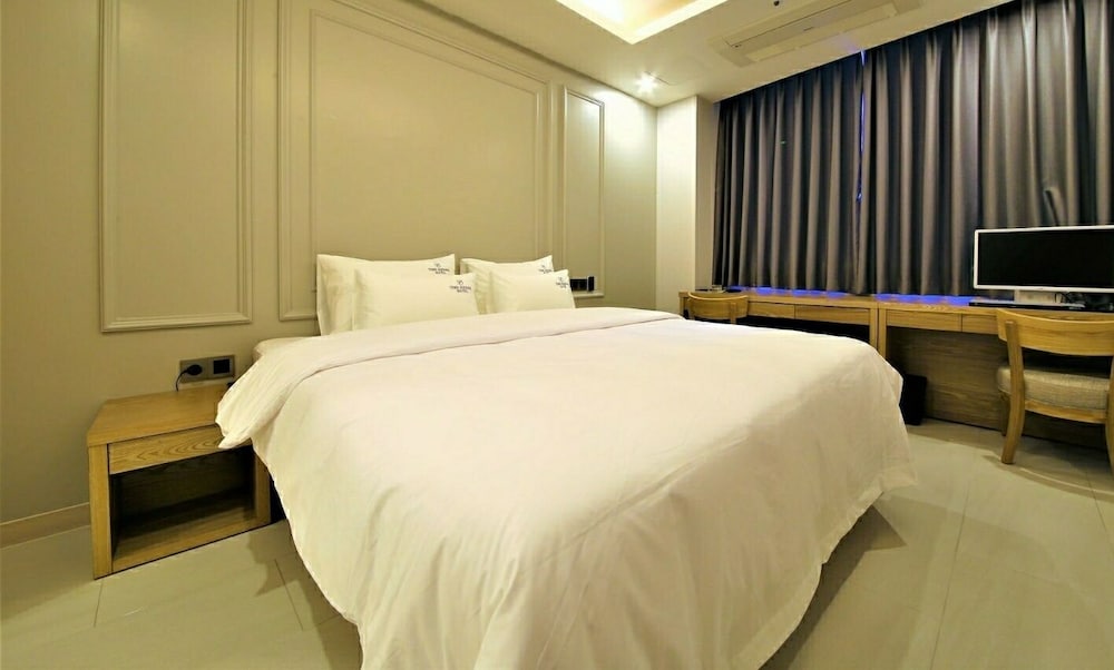 Time Square Hotel 10/25