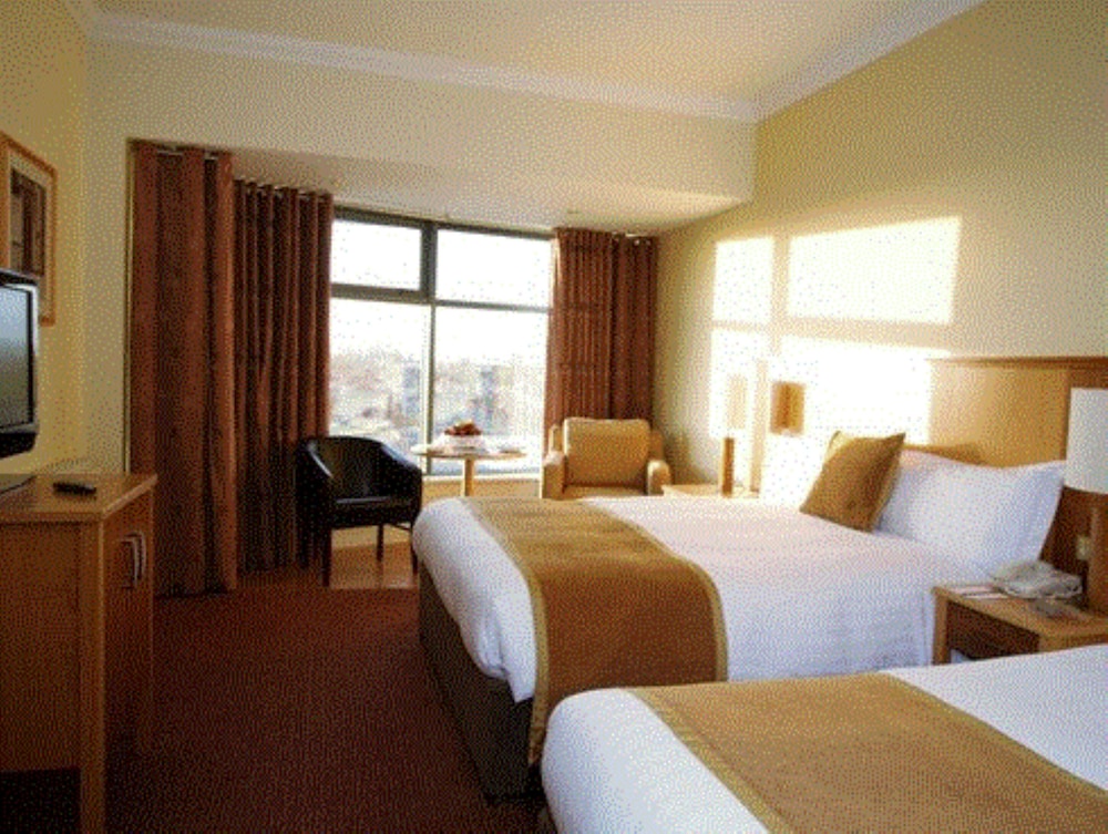 MULLINGAR PARK HOTEL 11/50