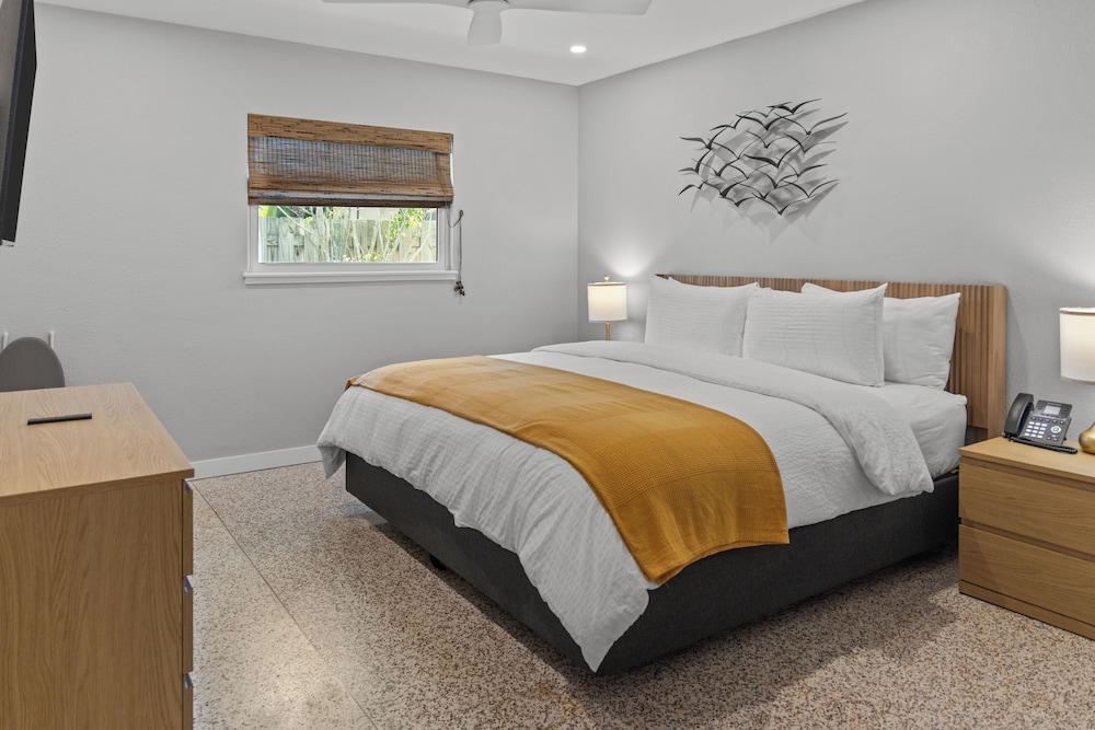 Paradise, Suite, King and Queen Bed, Sofa