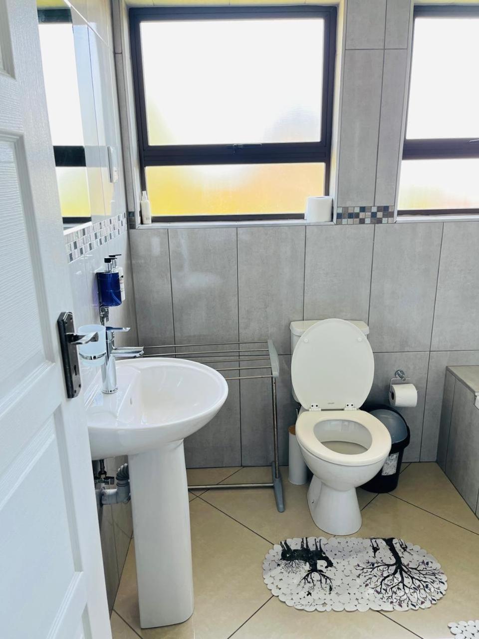Langelihle Accommodation in Margate 33/37