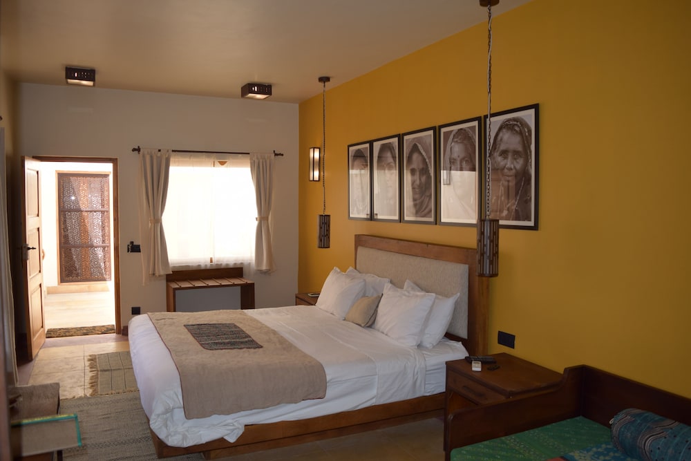 EXECUTIVE, KING BED, CITY VIEW, COURTYARD AREA