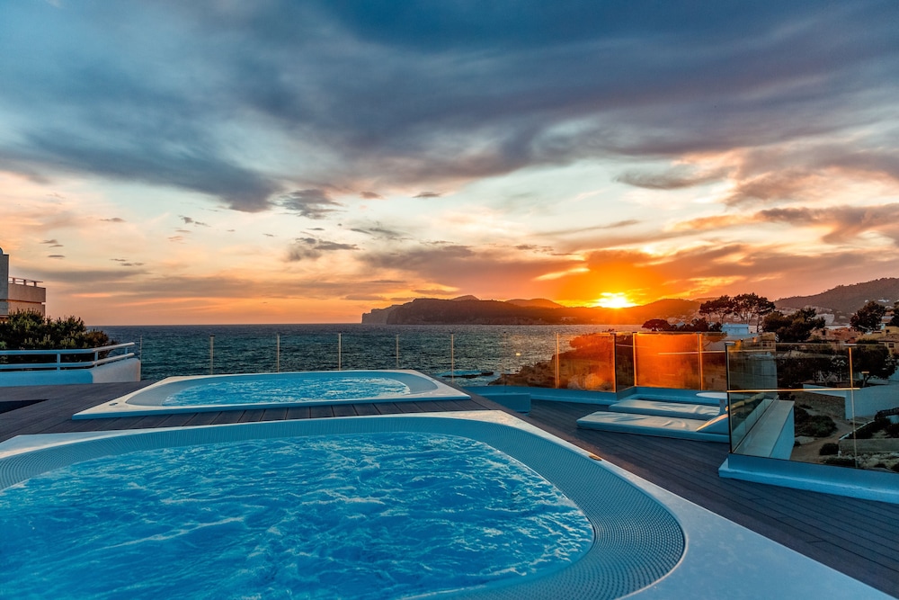 Fergus Style Cala Blanca Suites 9/37