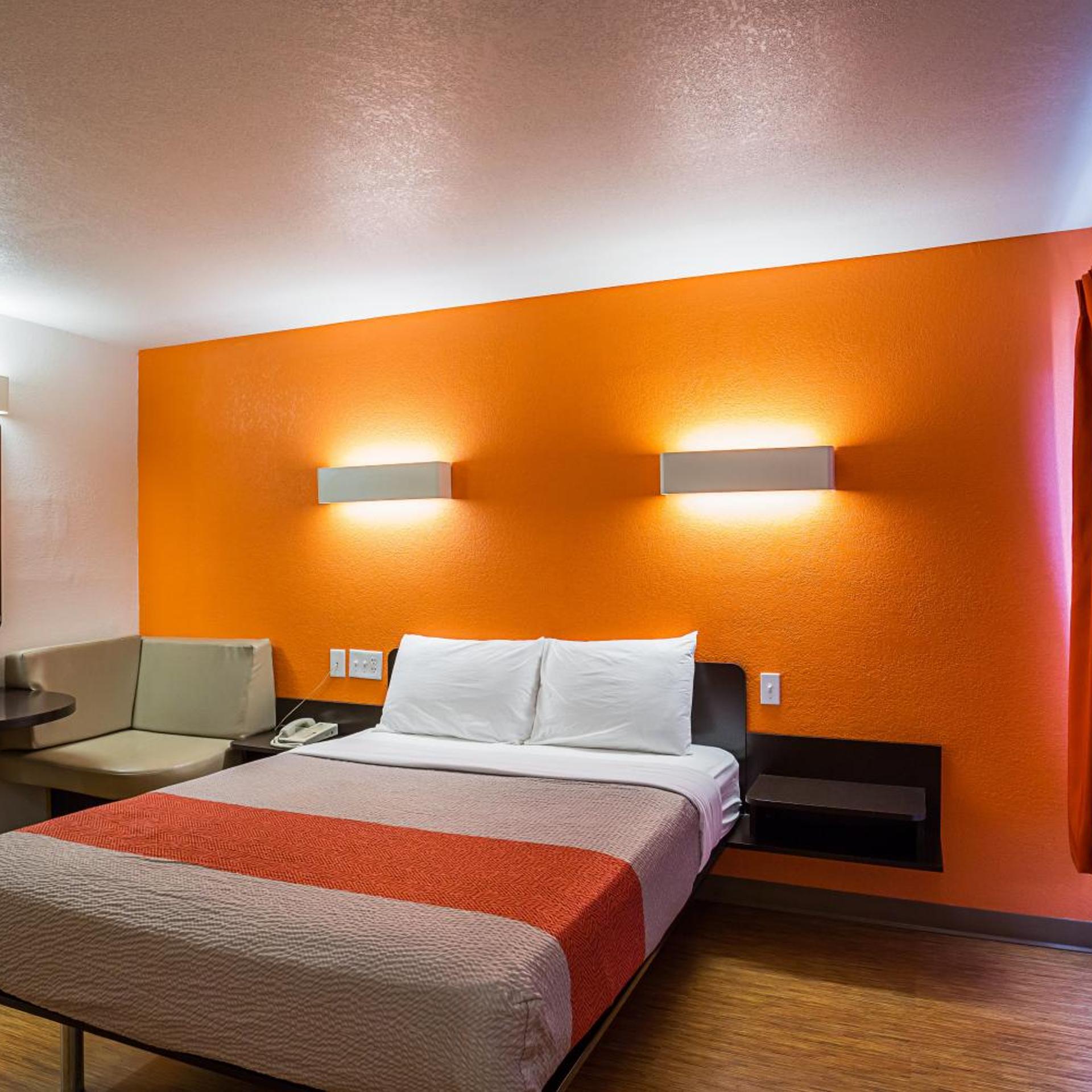 1 Queen Bed ADA/RI Shower/Non-Smoking