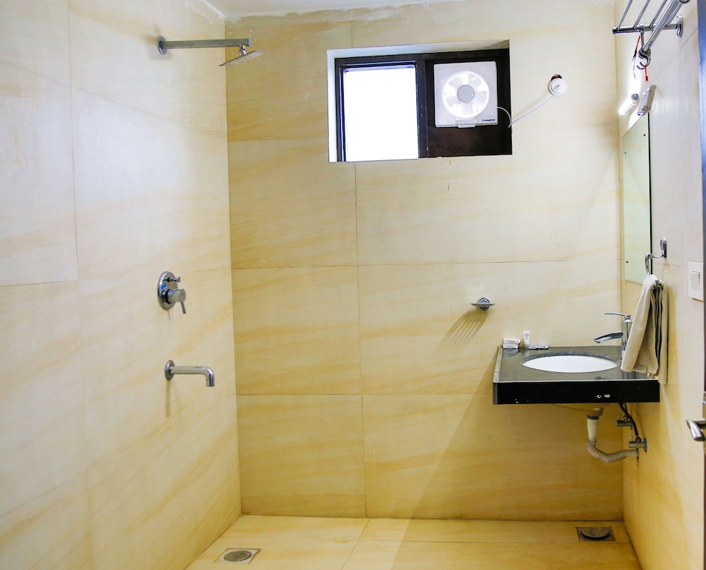 GULMOHAR SARISKA RESORT 45/45