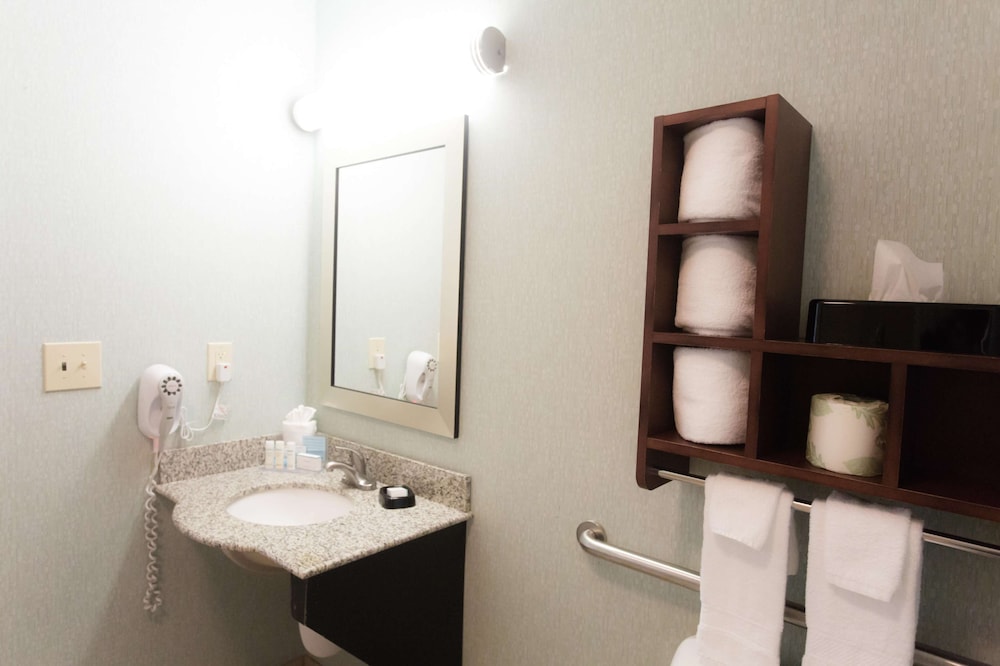 Hampton Inn And Suites Middlebury In 22/42