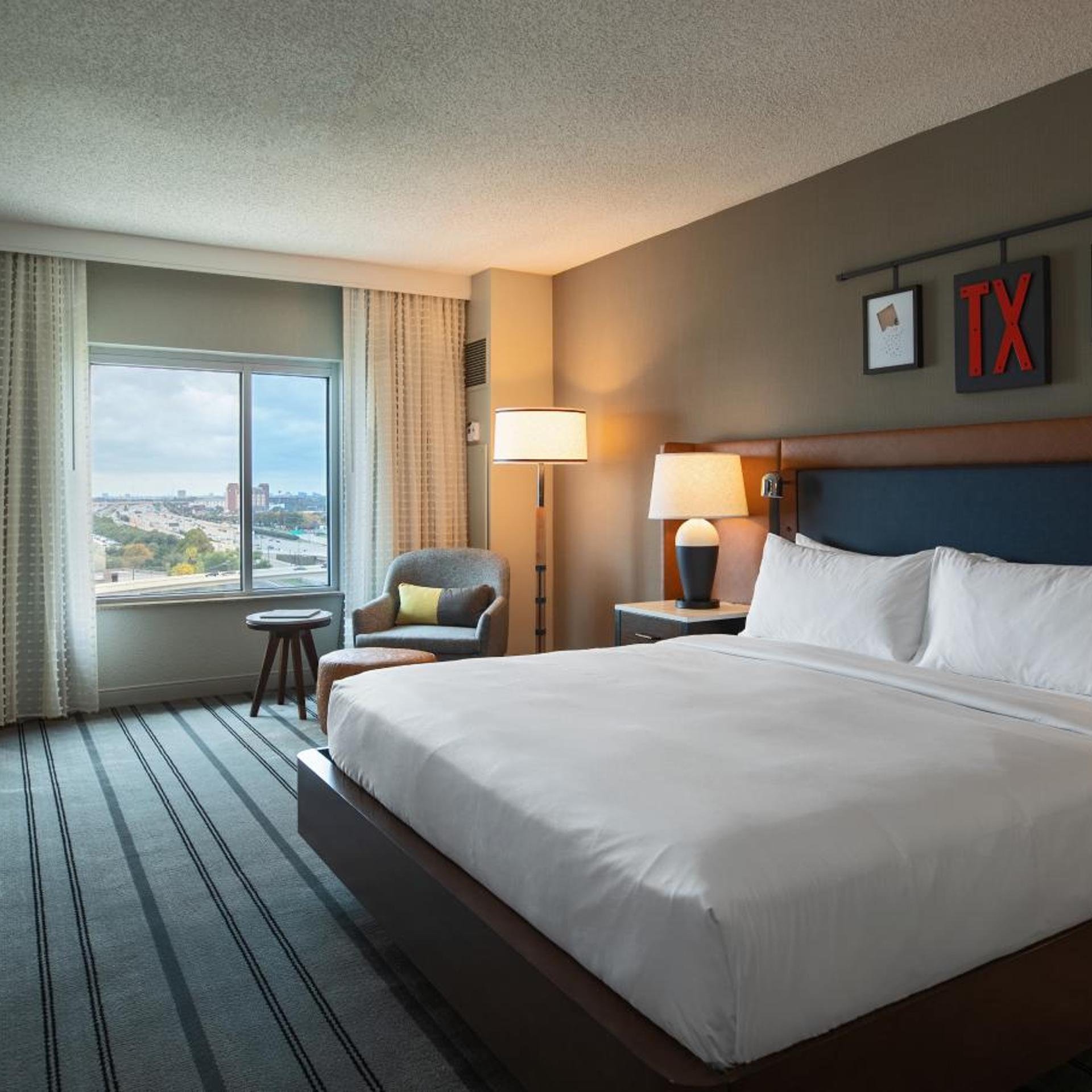 Room, King Bed, Concierge Level