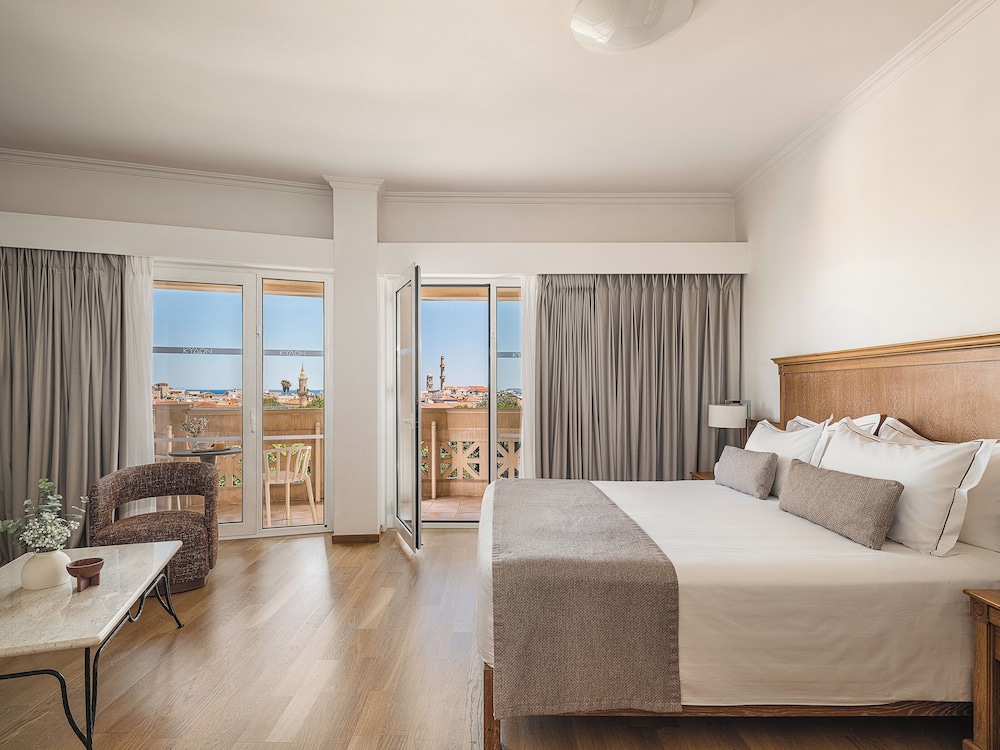 Junior Suite, King Bed, Old Town View, City View, Sofa