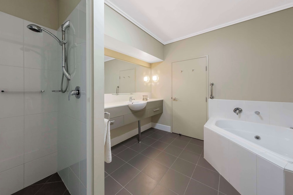 شقة بسرير كينج وسريرين منفصلين وسرير كوين بإطلالة على البحر بـ3 غرف نوم، Oaks Hervey Bay Resort and Spa 5/6