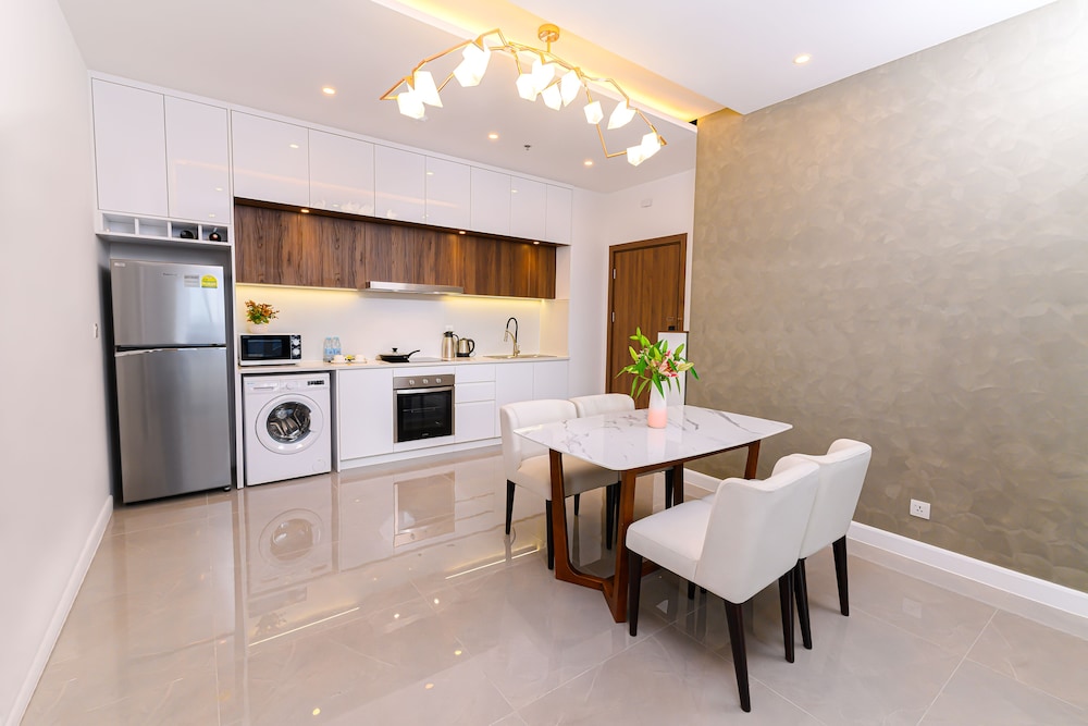 The Peninsula Phnom Penh 4/50