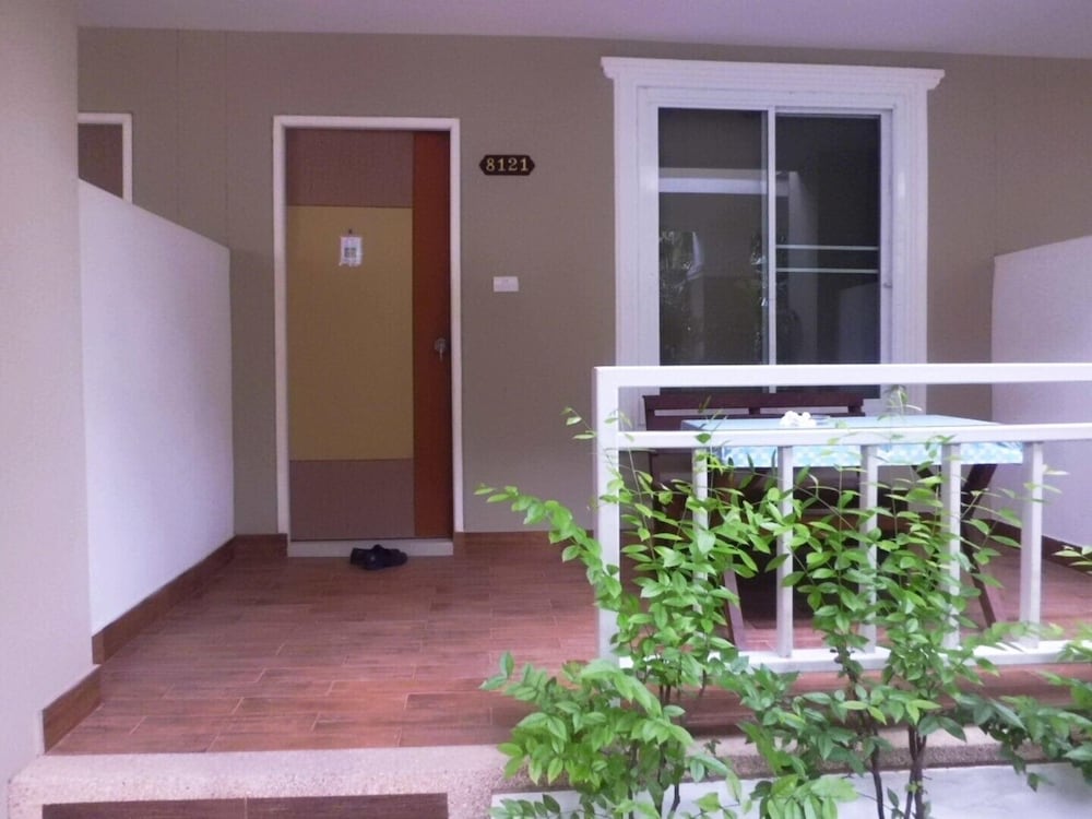 Tonwa Resort Hotel 5/55
