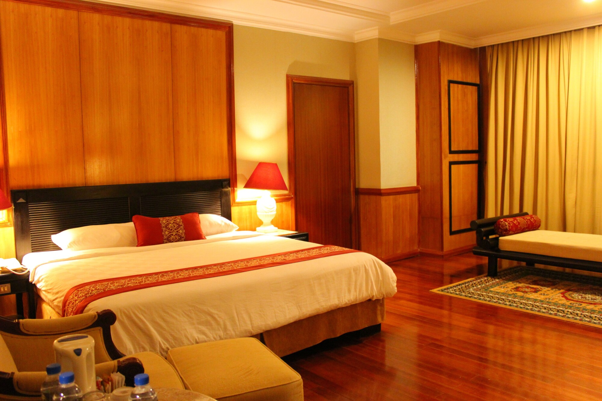 Deluxe, King Bed, GRAN SENYIUR HOTEL 2/4