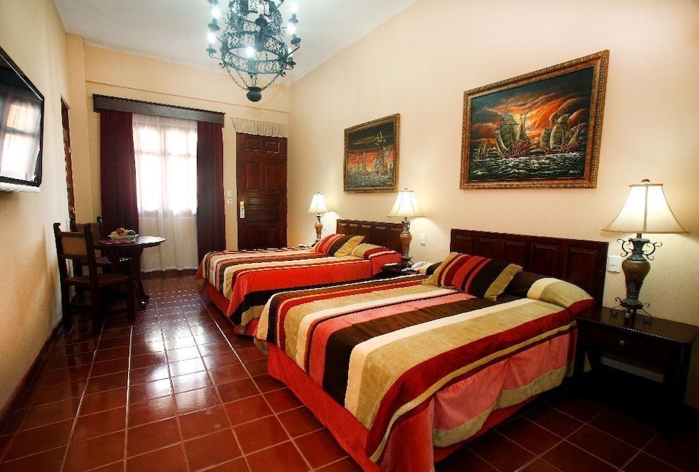 COMFORT, 2 QUEEN BEDS