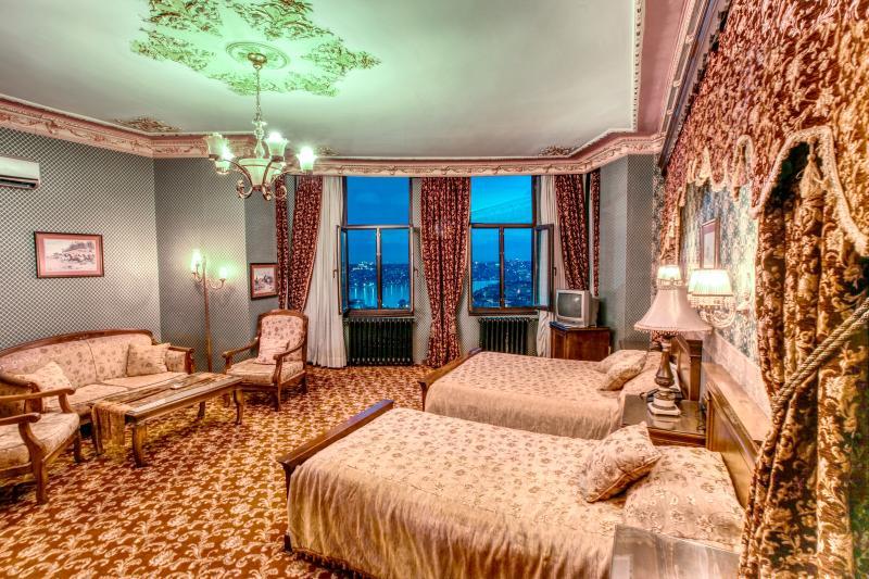 Express, Orient, Suite, with View