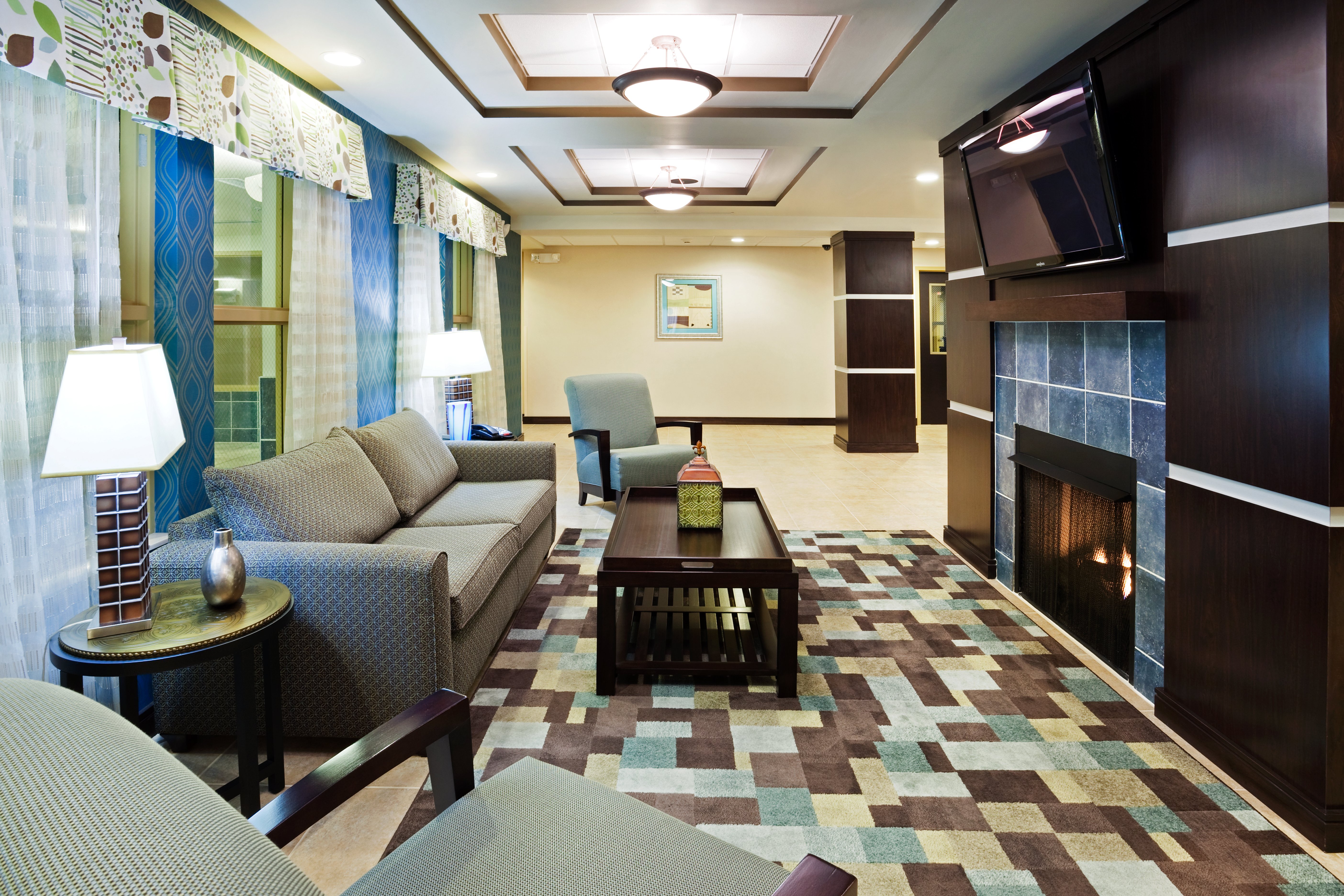 Holiday Inn Express Hotel Suites Newport South 51/79