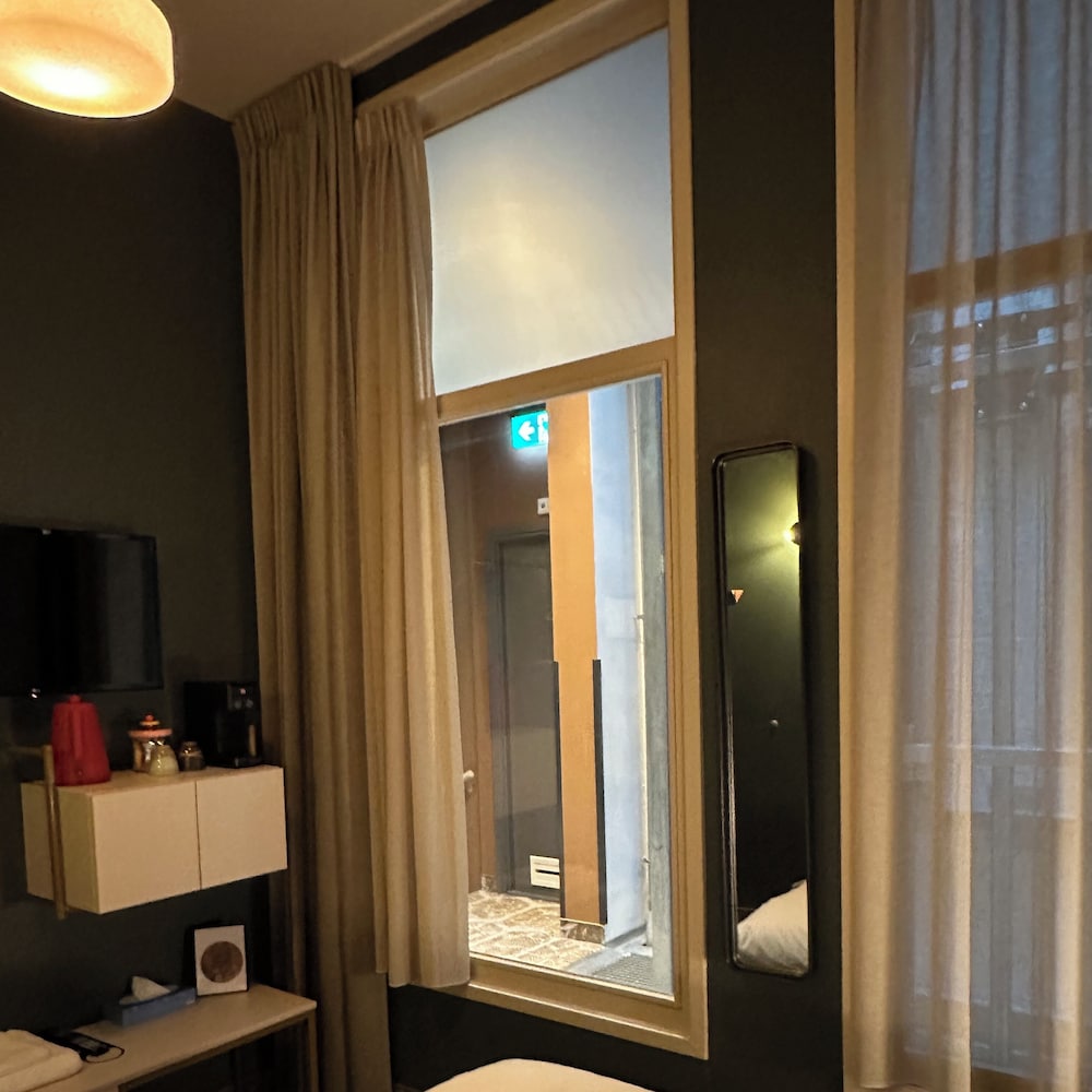 Art Gallery Hotel Bv 32/33
