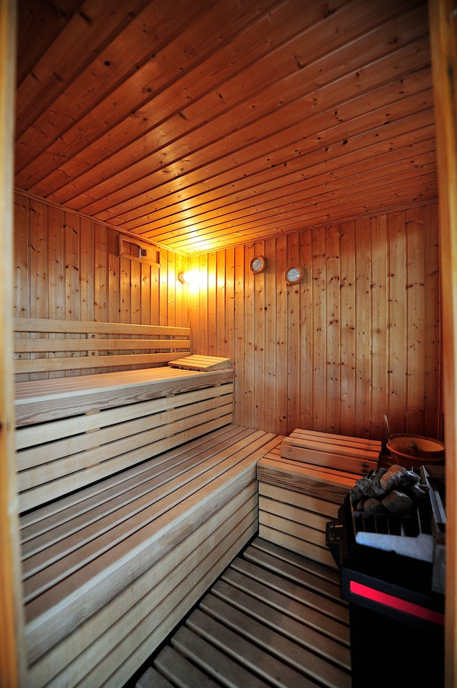 Eye Q Resort 23/45