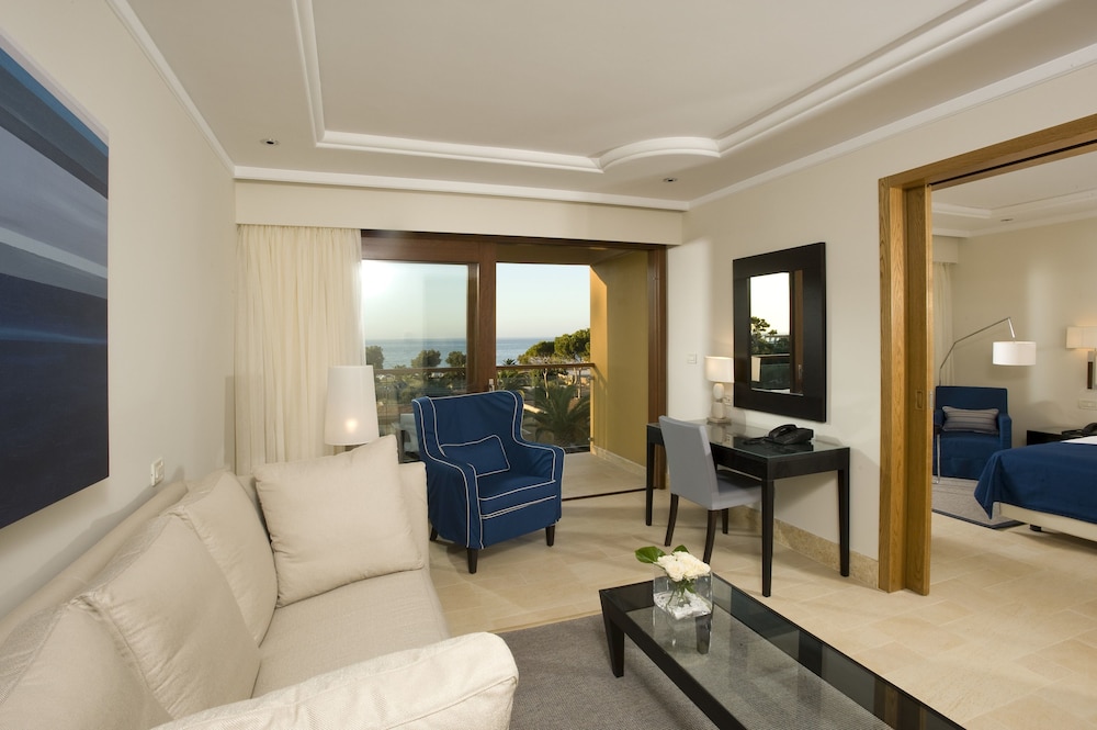 Kernos Beach Hotel and Bungalows 11/50
