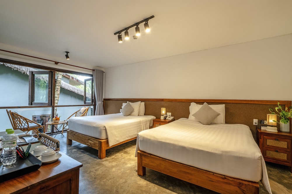 Cozy, Tropical, Village, Twin Beds