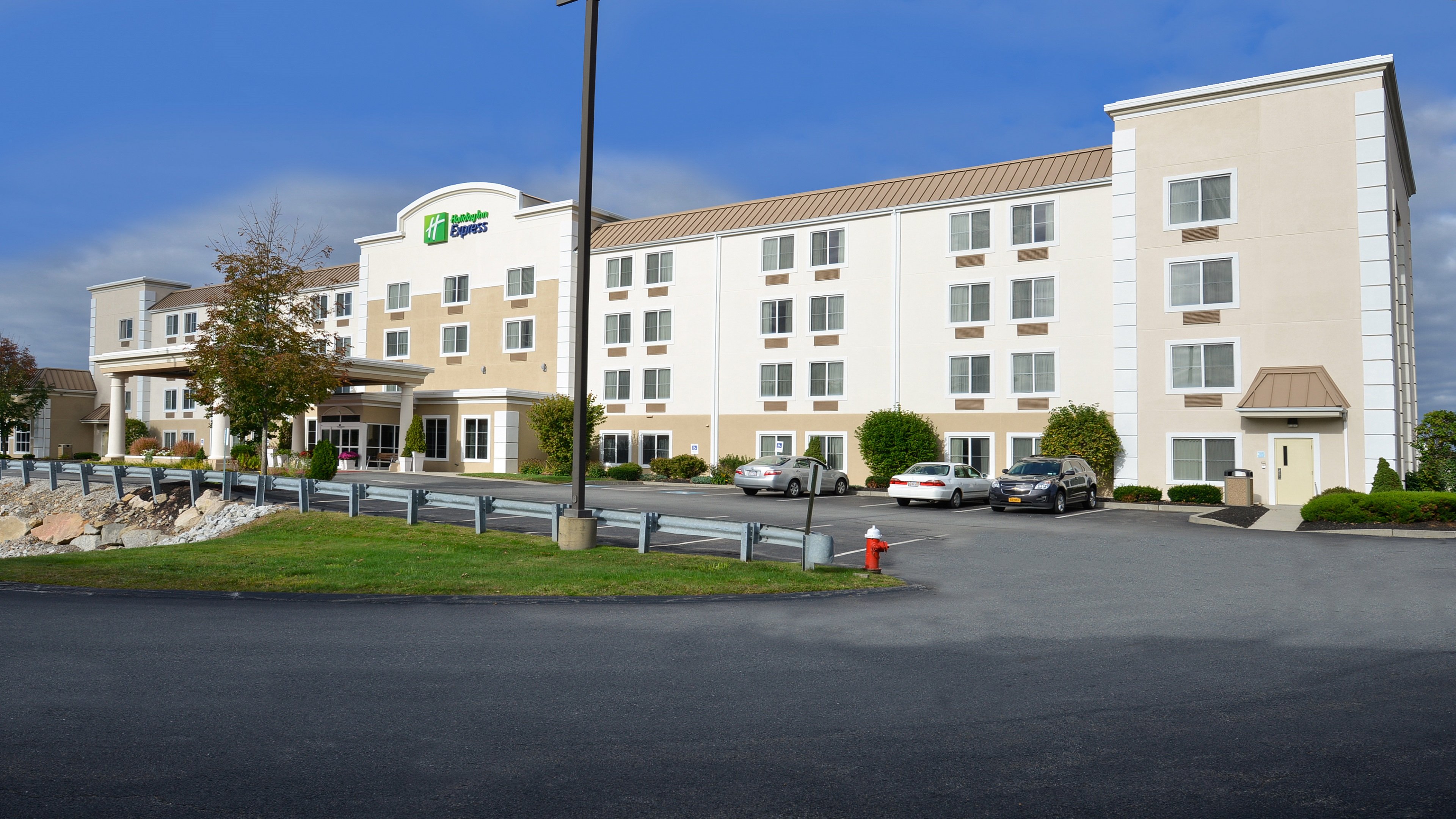 Holiday Inn Express Boston-Milford 30/32