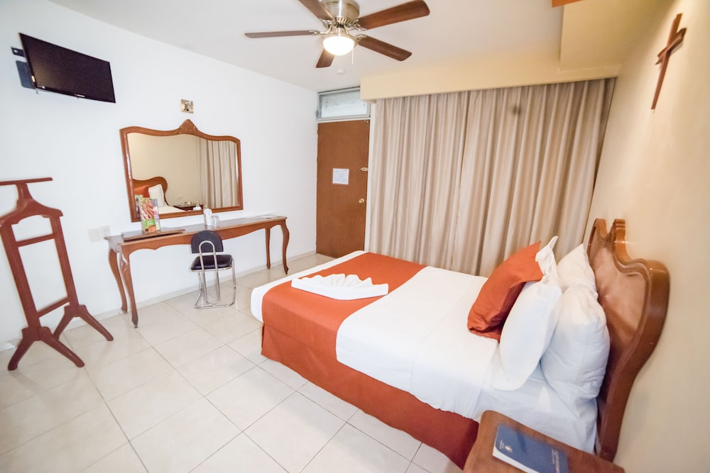Elizabeth Central Hotel 5/34