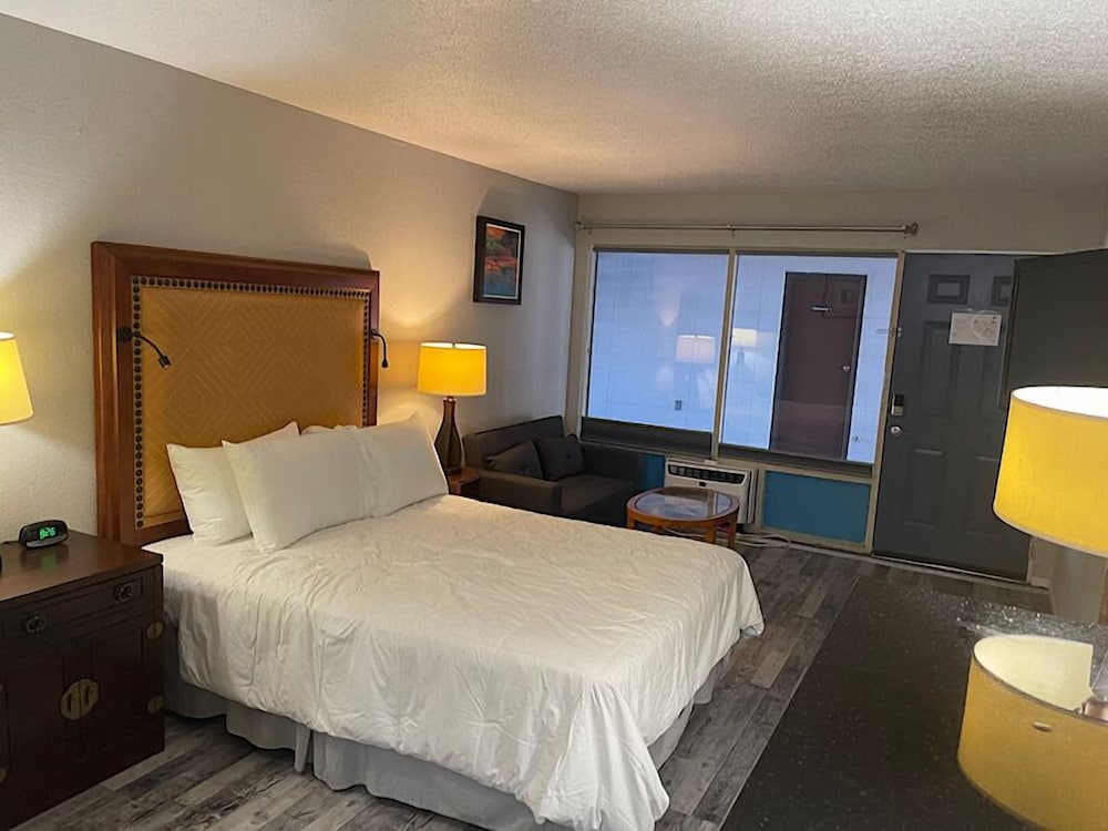 Days Inn by Wyndham Branson Ozarks 26/65