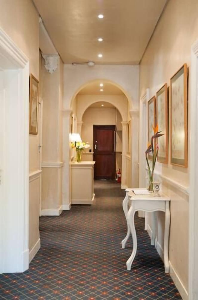 Altona Guest House 8/19