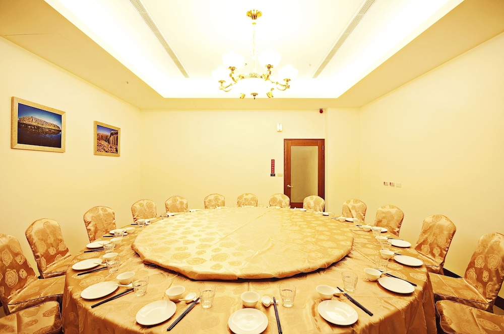 Yaling Hotel 35/40