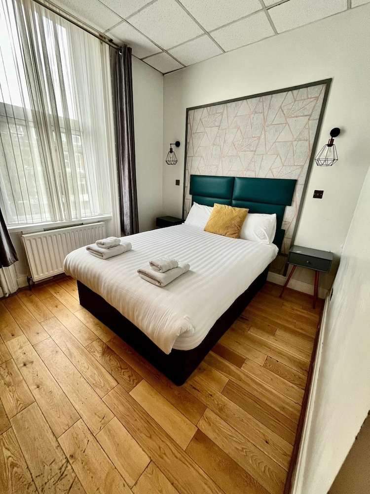 Whites Hotel 14/57