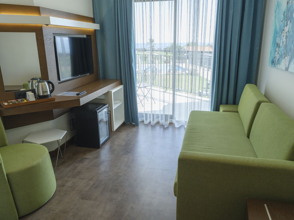 Acroter Hotel & Spa 31/50